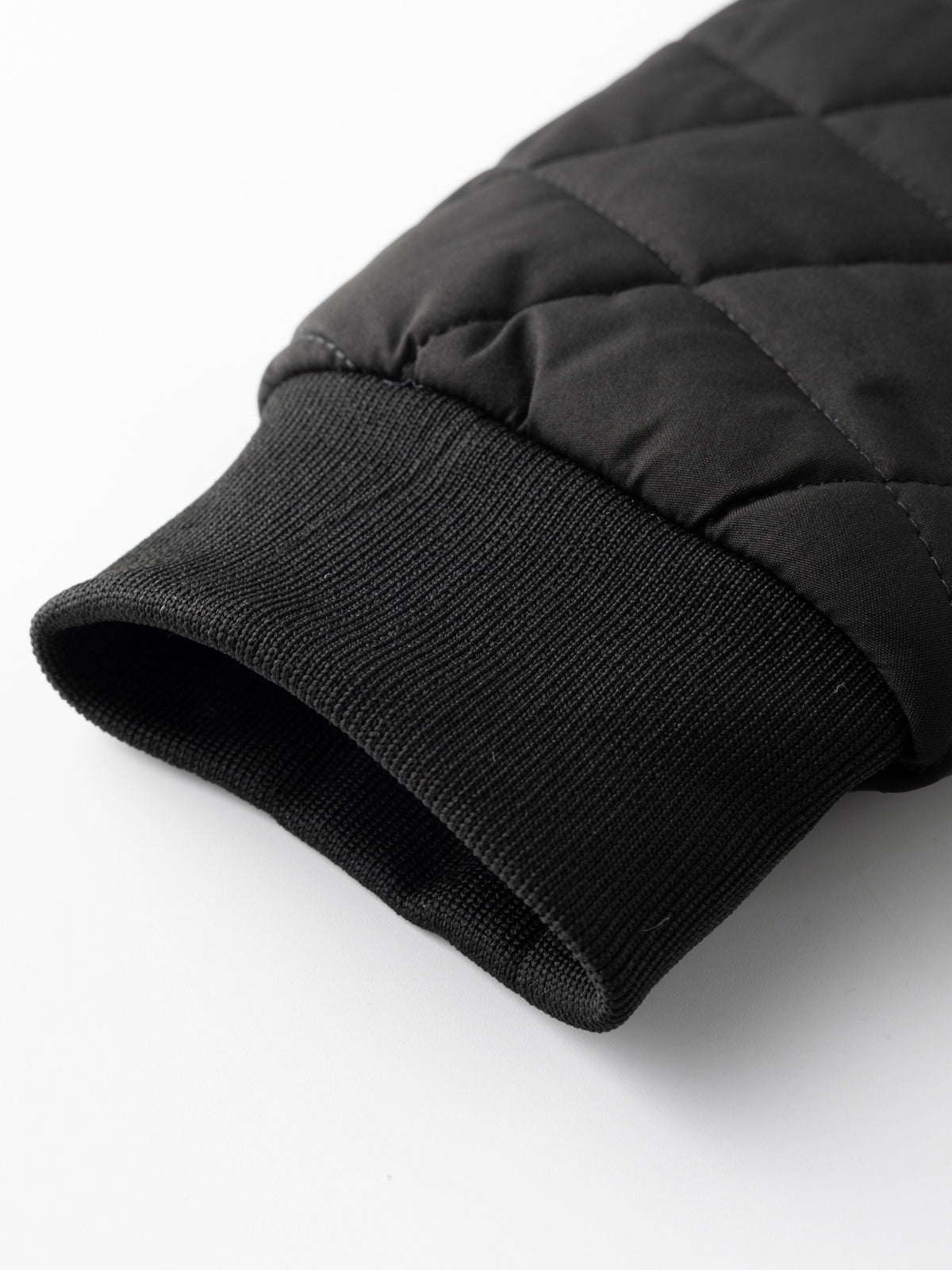 Doudoune homme matelassée courte style bomber à doublure polaire et poche zippée 10