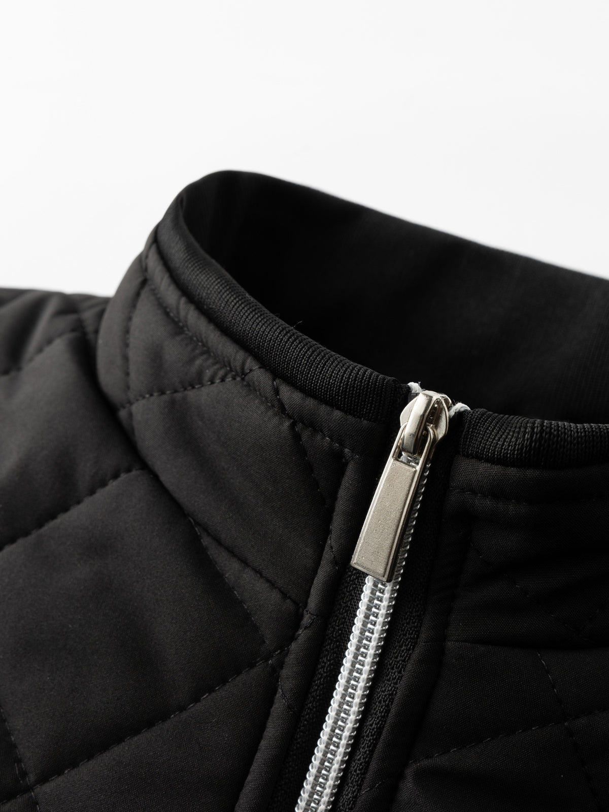 Doudoune homme matelassée courte style bomber à doublure polaire et poche zippée 4