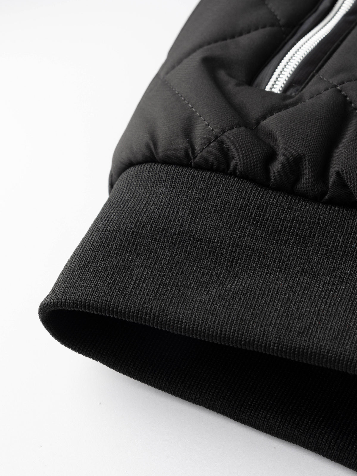 Doudoune homme matelassée courte style bomber à doublure polaire et poche zippée 8