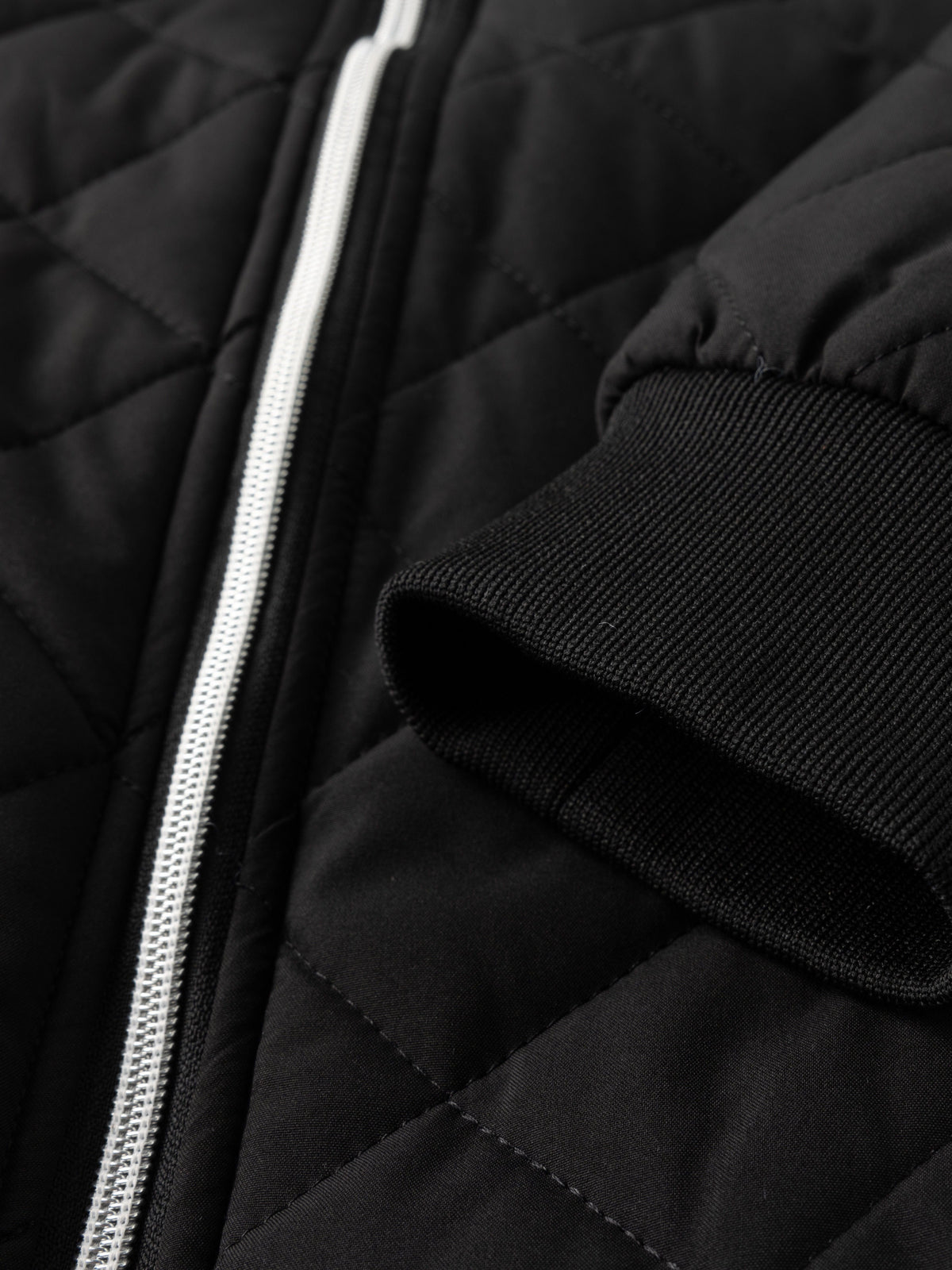 Doudoune homme matelassée courte style bomber à doublure polaire et poche zippée 9