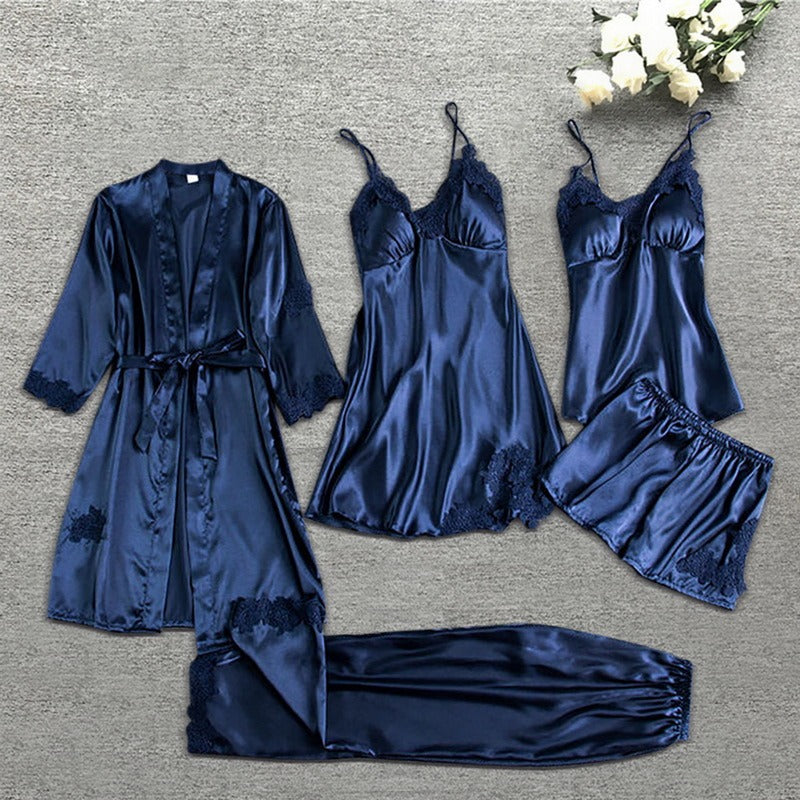 Ensemble pyjama femme en satin et dentelle avec caraco et peignoir 1
