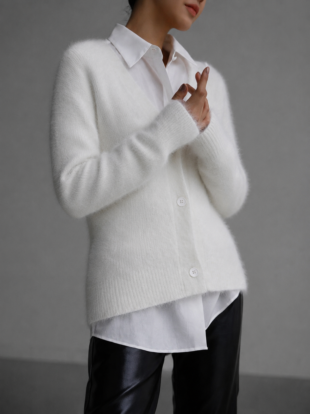 Gilet en maille femme oversize boutonné col V 3