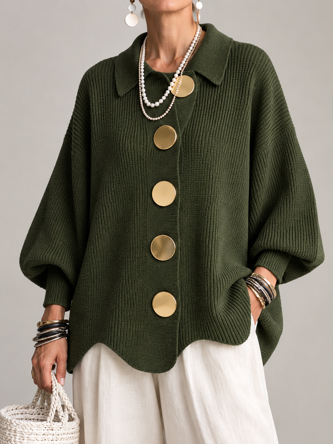 Gilet femme oversize en maille à gros boutons et grand col 3