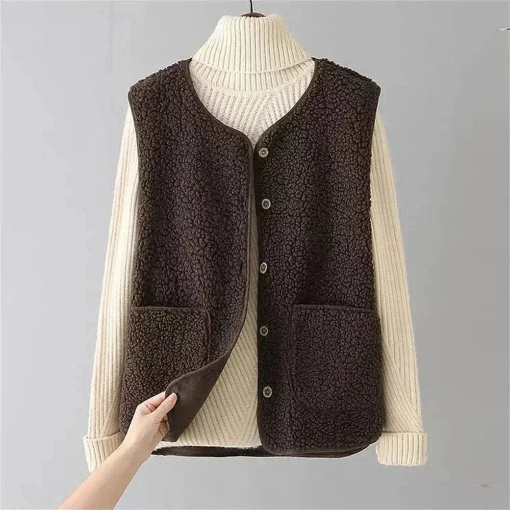 Gilet sans manches femme boutonné à poches et coupe droite 2