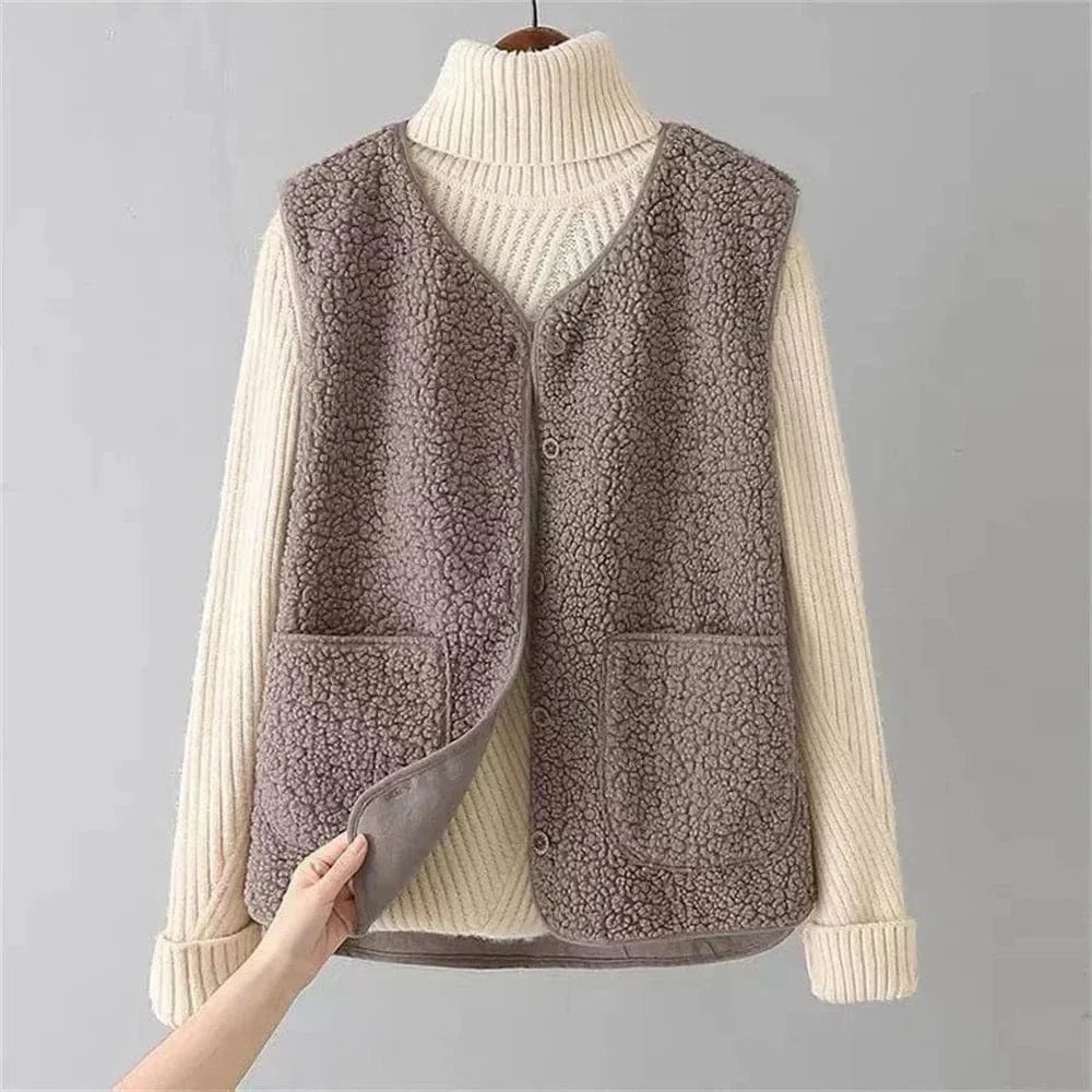 Gilet sans manches femme boutonné à poches et coupe droite 3