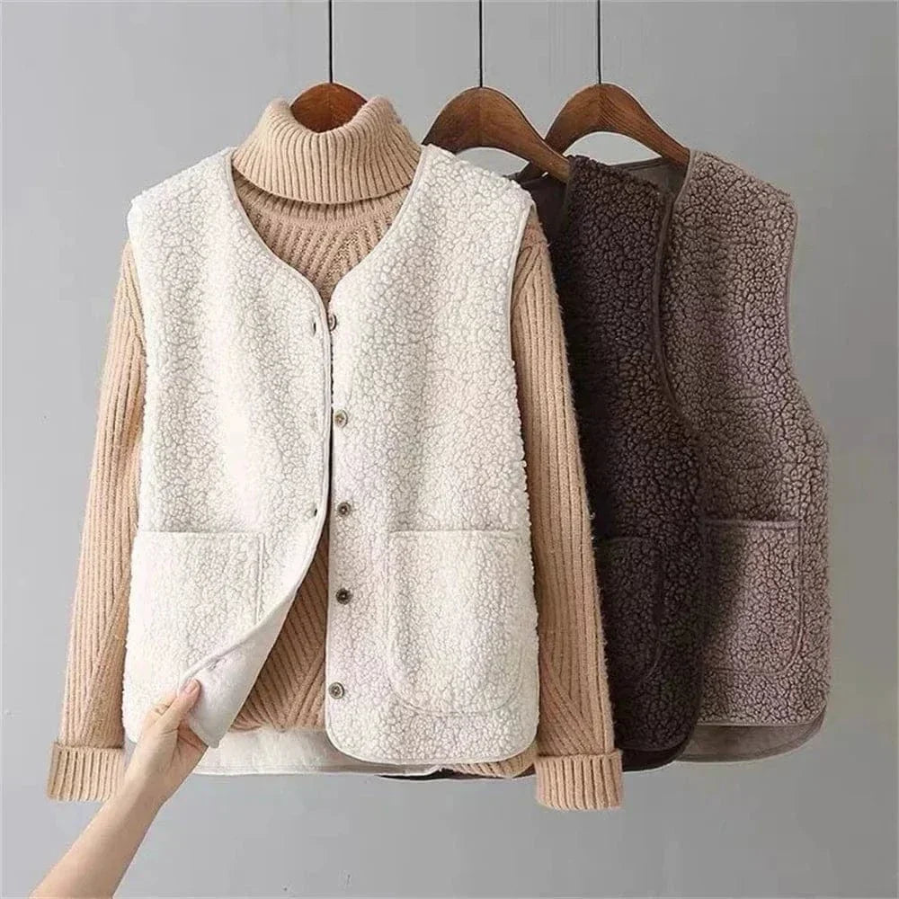 Gilet sans manches femme boutonné à poches et coupe droite 4