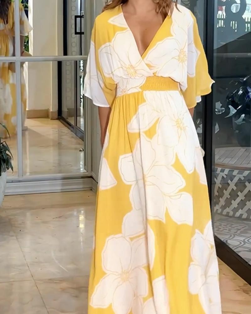Robe de soirée fleurie à détails contrastés pour événements festifs