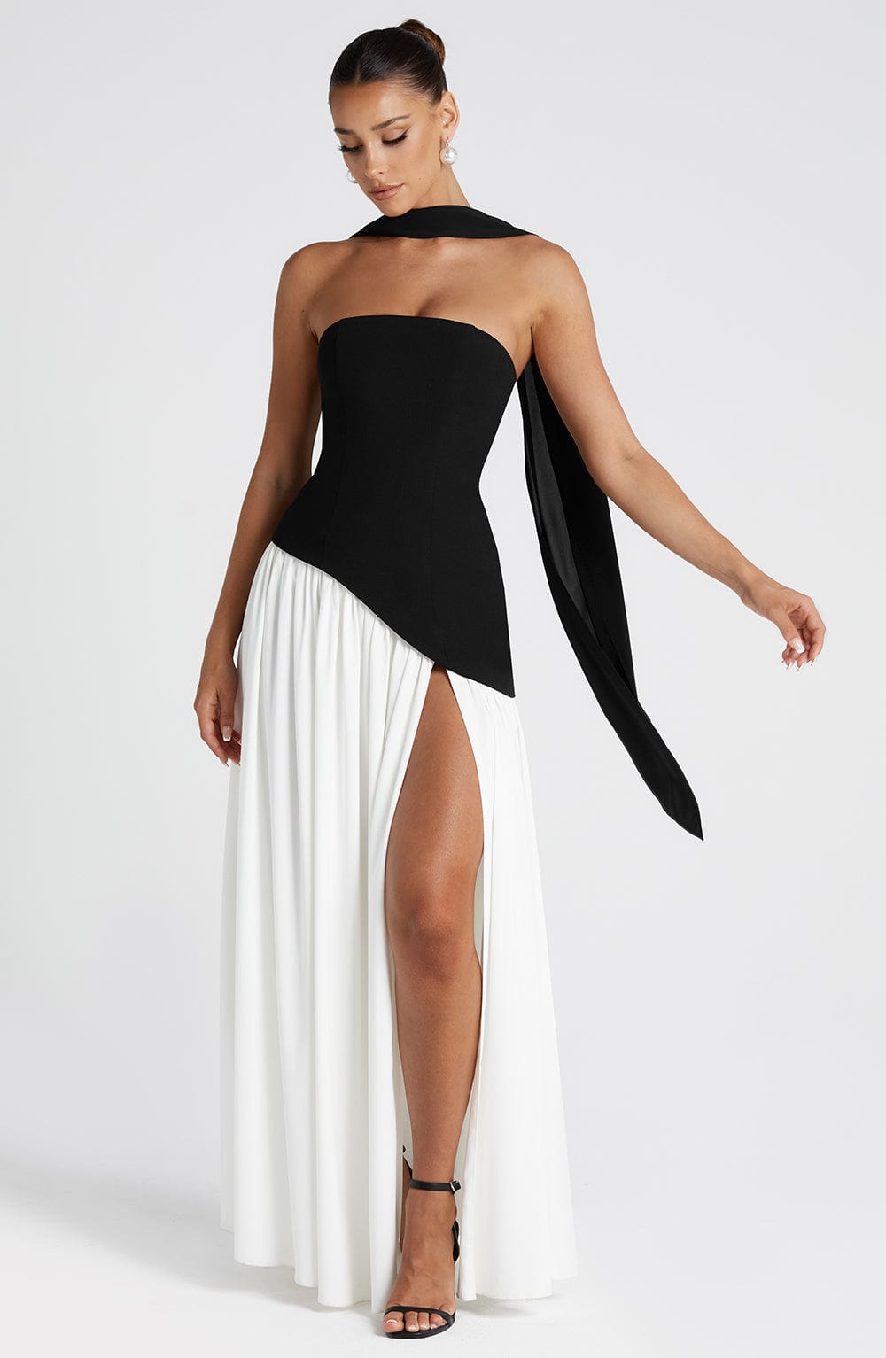 Sophie – Robe maxi bustier avec fente haute et taille asymétrique femme