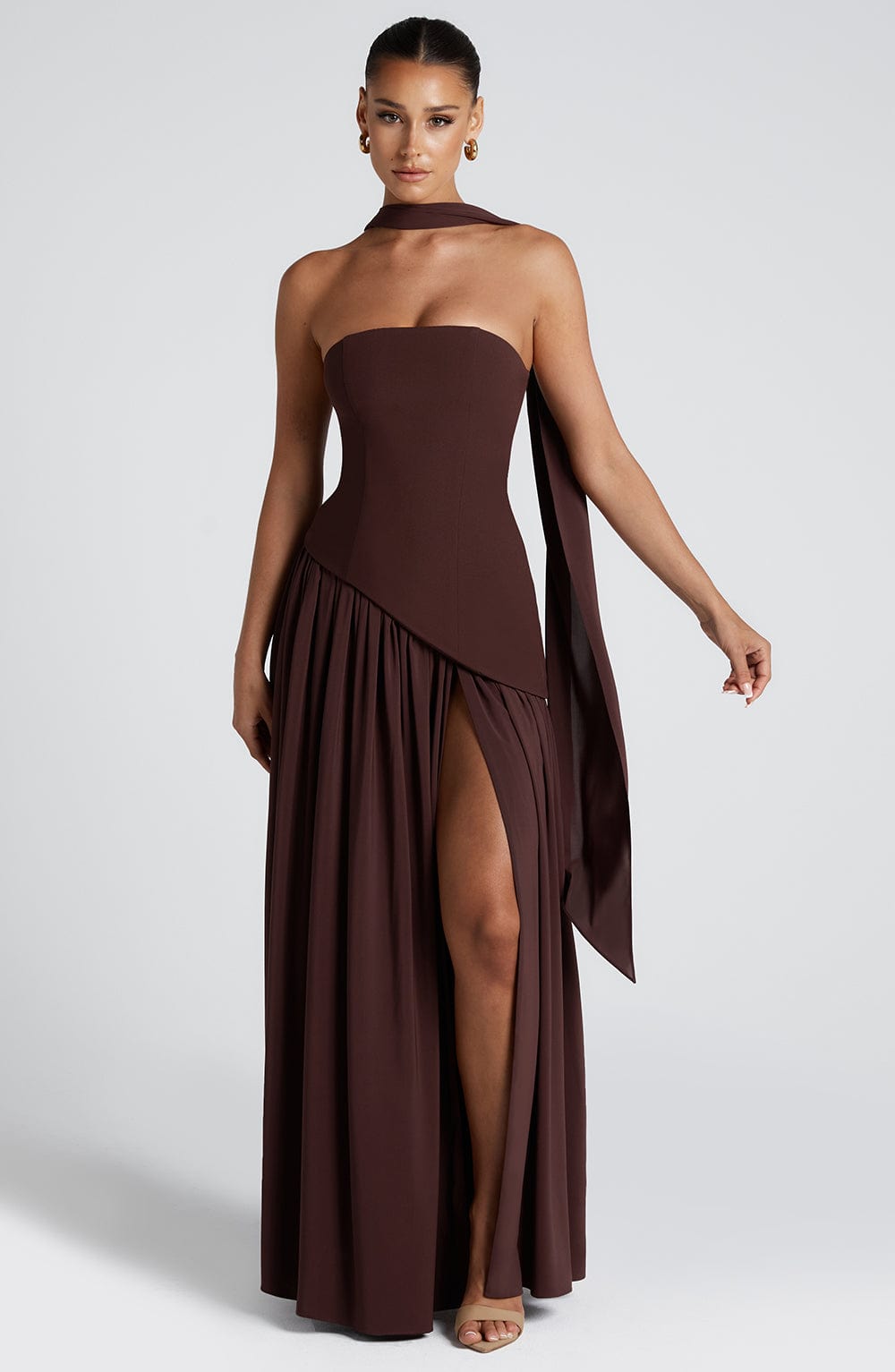 Sophie – Robe maxi bustier avec fente haute et taille asymétrique femme