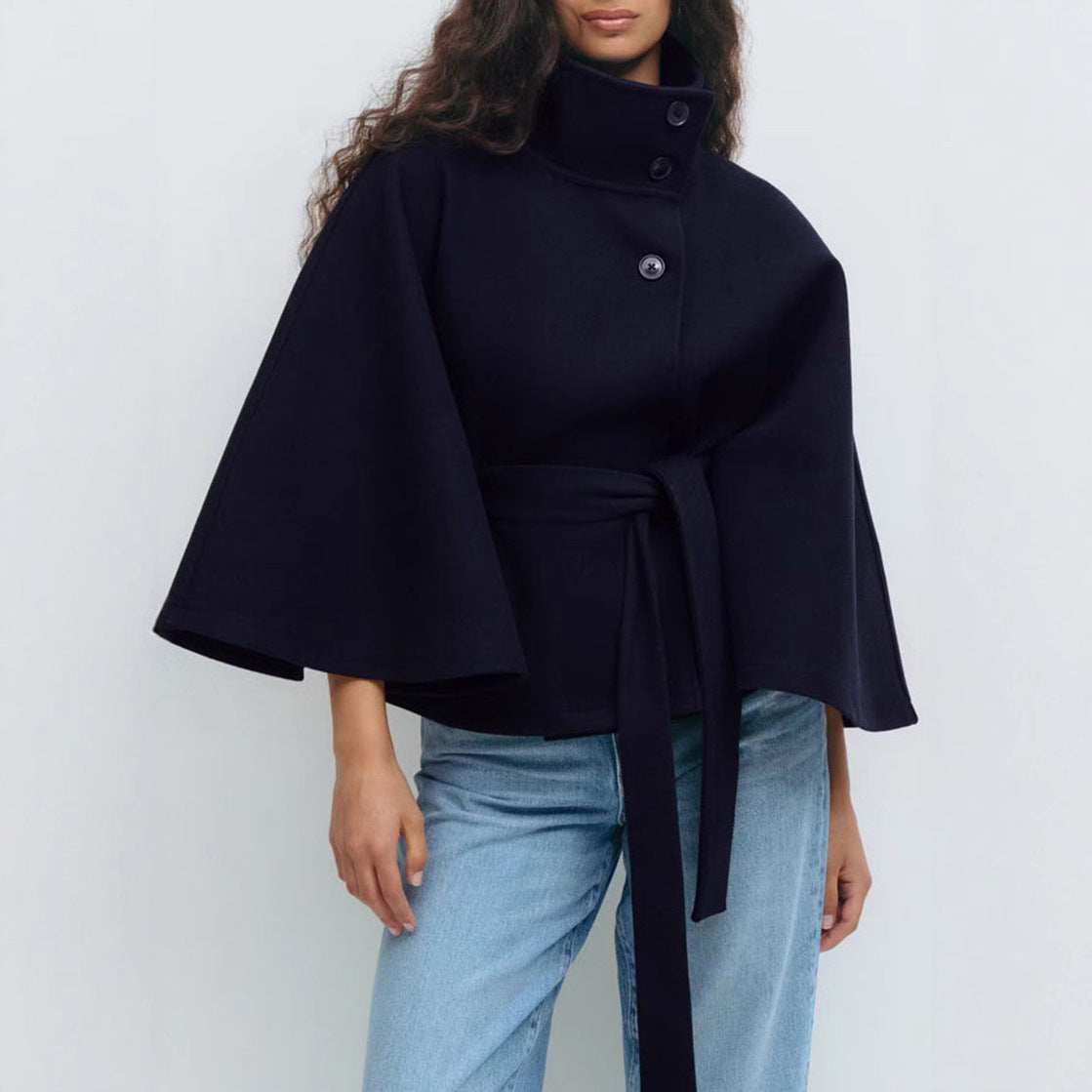 Manteau cape femme en laine à ceinture et col montant 4