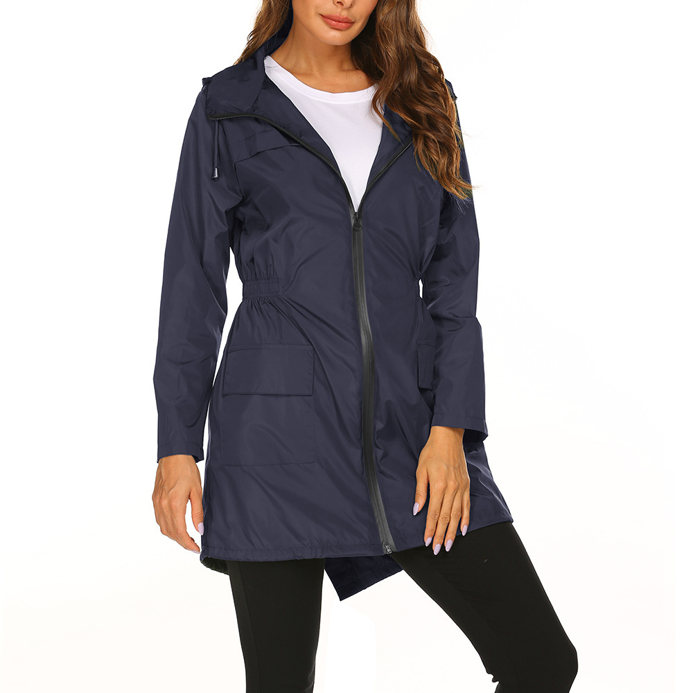 Manteau de pluie femme long déperlant à capuche avec taille élastique 1