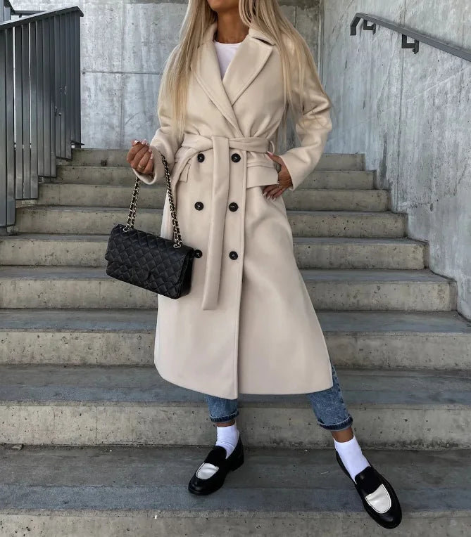 Manteau femme long ceinturé à revers et double boutonnage 1