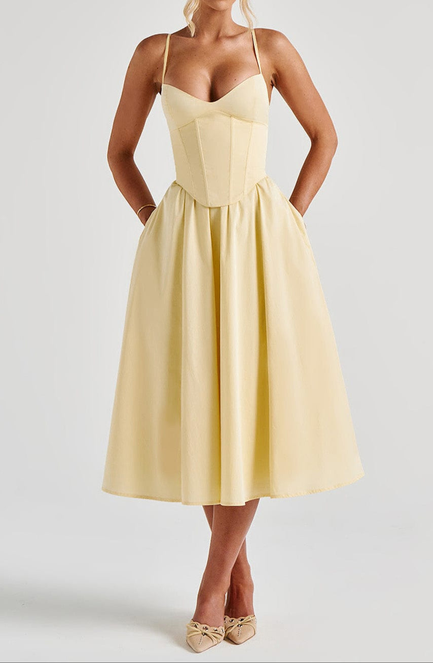 Gabrielle – Robe midi jaune coupe trapèze, bustier corseté structuré, décolleté cœur et poches latérales femme