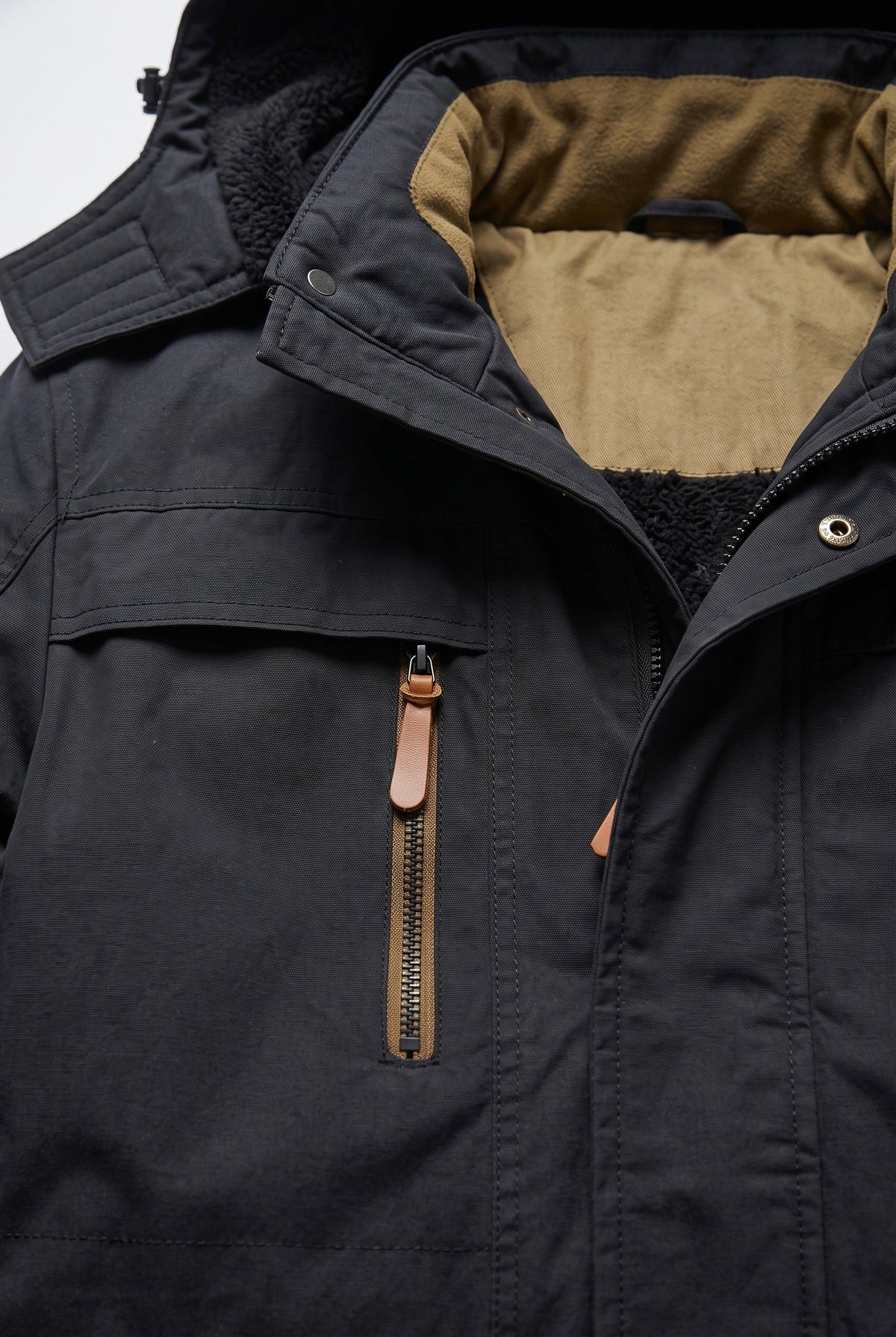 Parka doublée polaire homme à capuche mi-longue zippée avec poches poitrine 3
