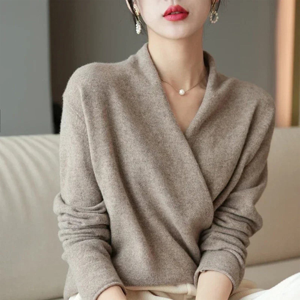 Pull cache-cœur femme col en V en maille manches longues 1
