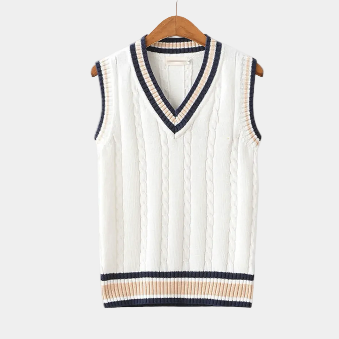 Pull sans manches homme col V en maille torsadée 1