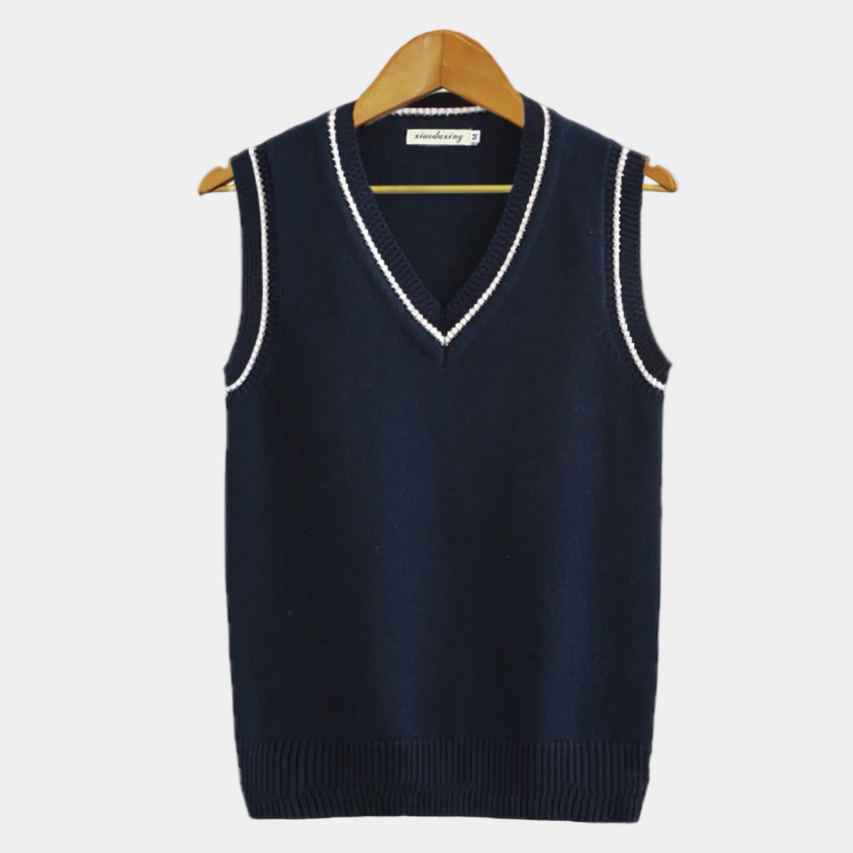 Pull sans manches homme col V en maille torsadée 3