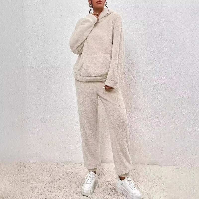 Pyjama femme en polaire à capuche et pantalon large 8