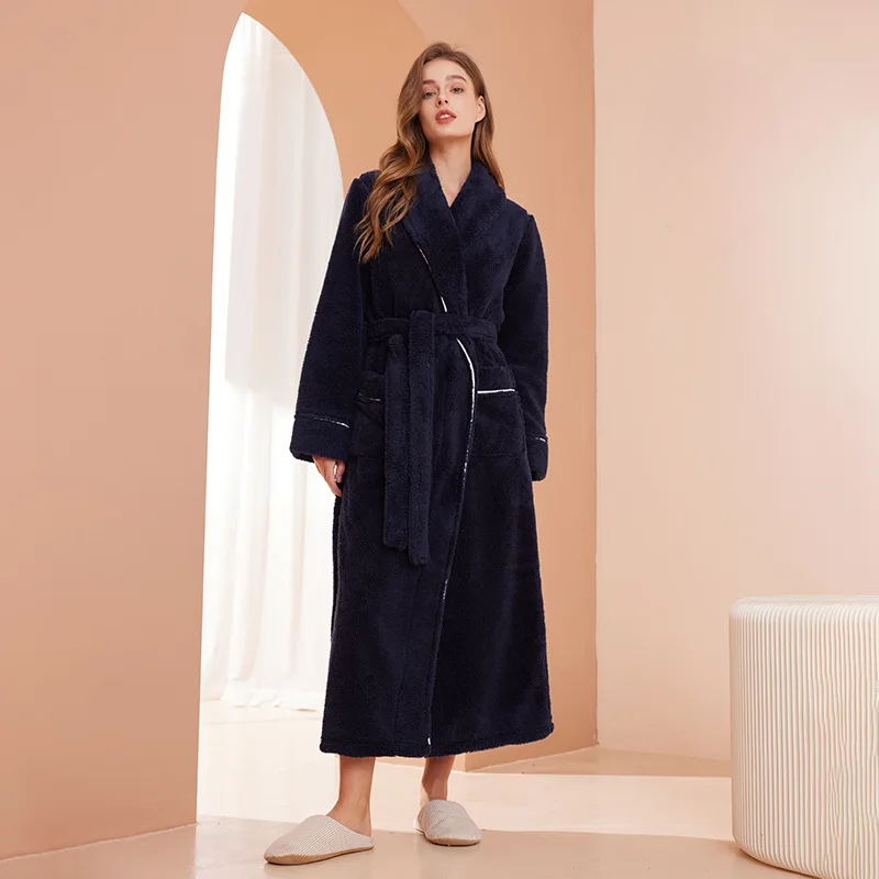 Robe de chambre longue en flanelle à col châle et ceinture 1