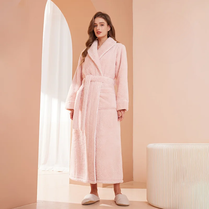 Robe de chambre longue en flanelle à col châle et ceinture 5