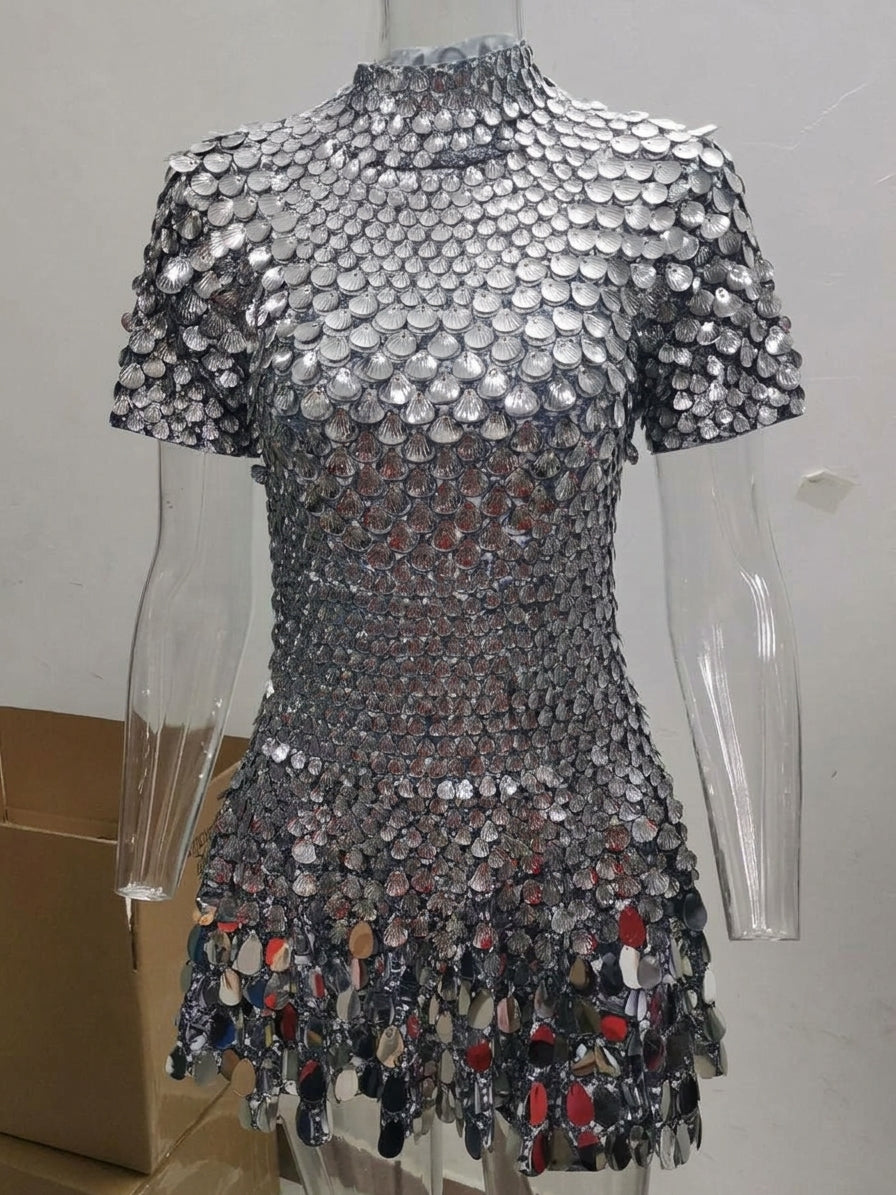 Robe de soirée à paillettes courte à col montant et manches courtes 2