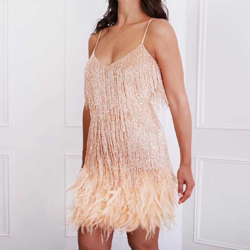 Robe de soirée à paillettes courte à plumes et fines bretelles 10