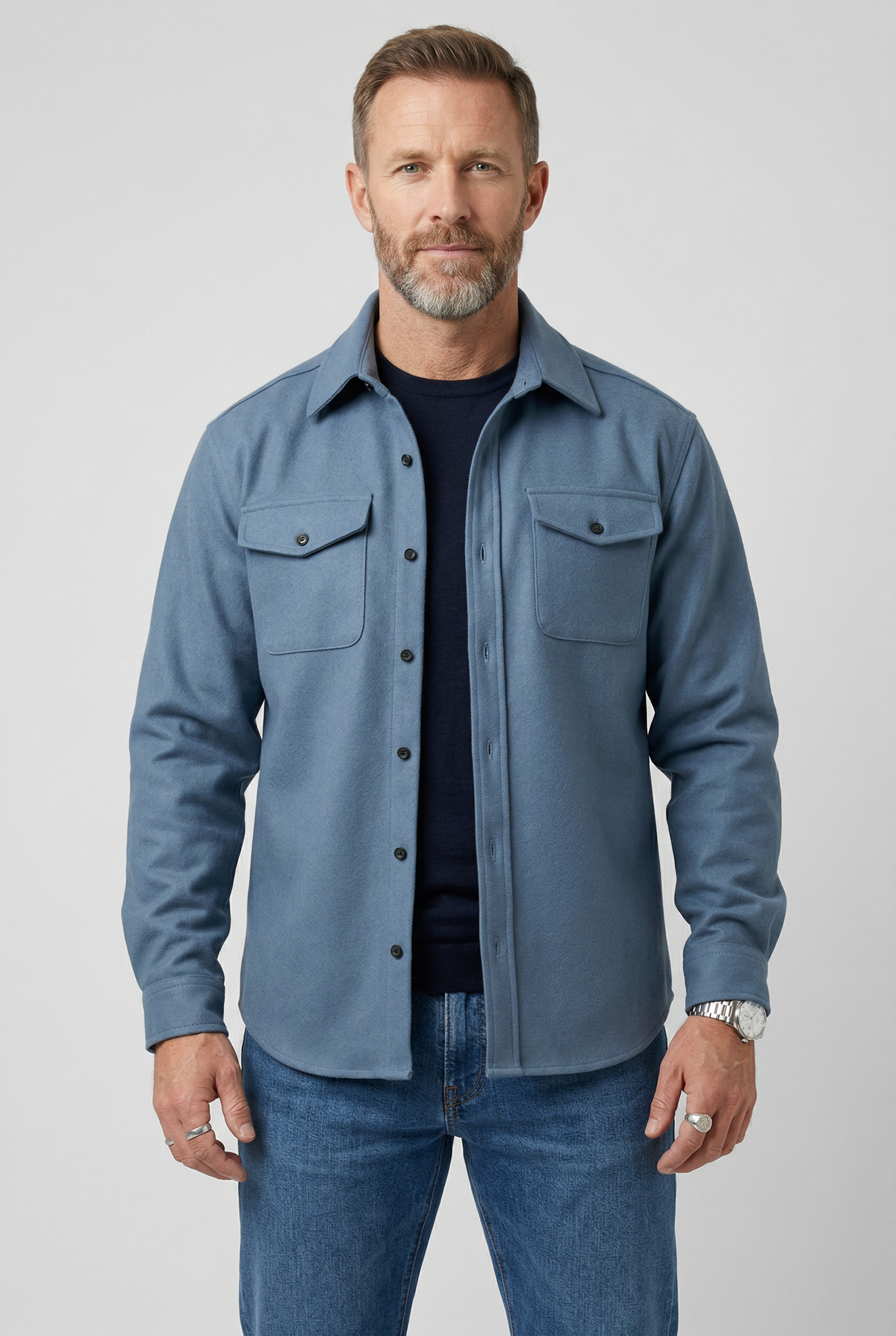 Surchemise homme boutonnée à col chemise, poches poitrine à rabat et coupe droite 1