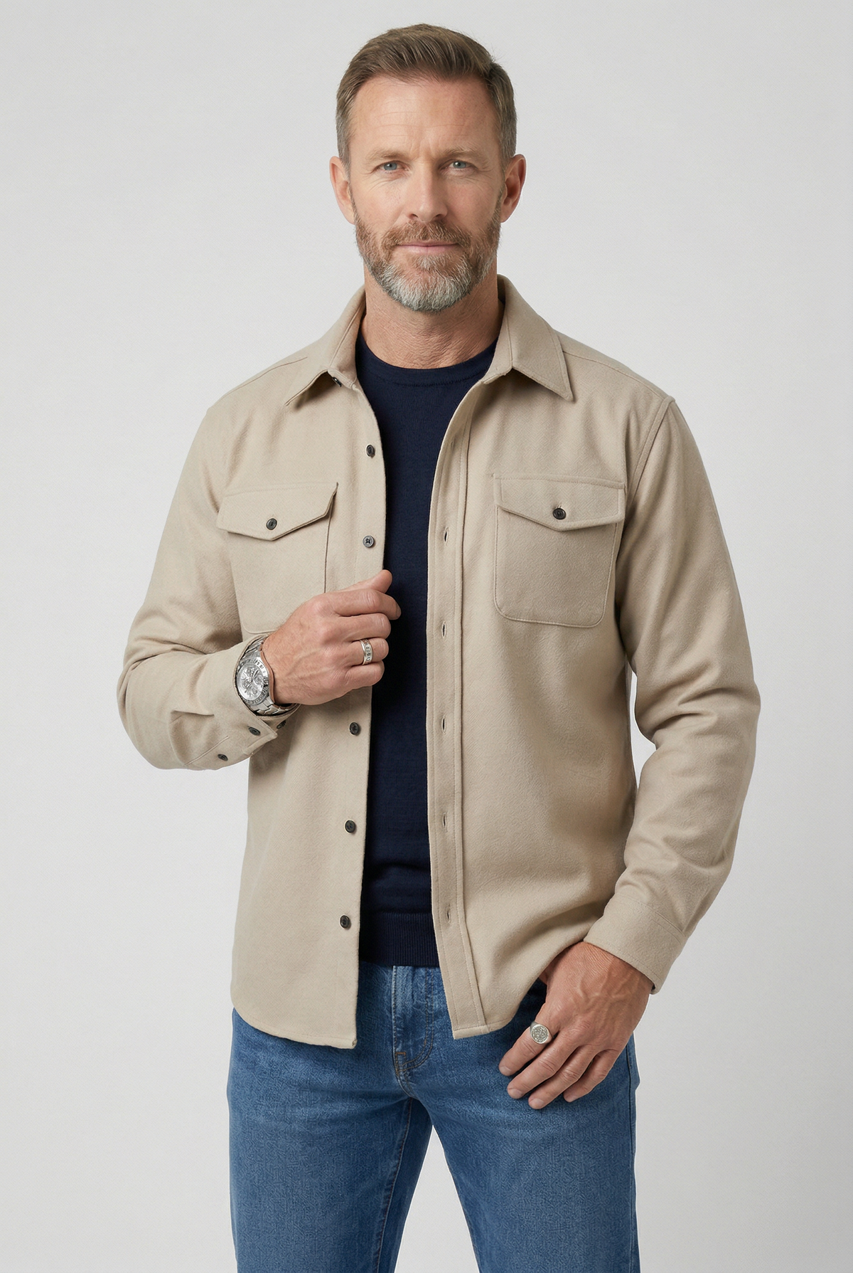 Surchemise homme boutonnée à col chemise, poches poitrine à rabat et coupe droite 2