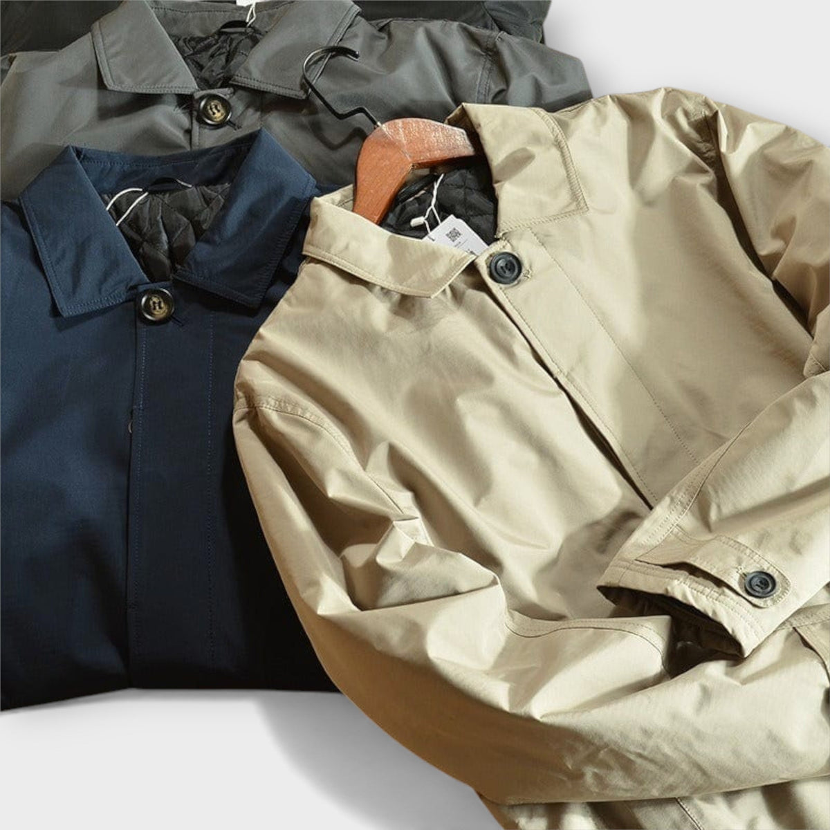 Trench-coat homme mi-long boutonné à col chemise 9