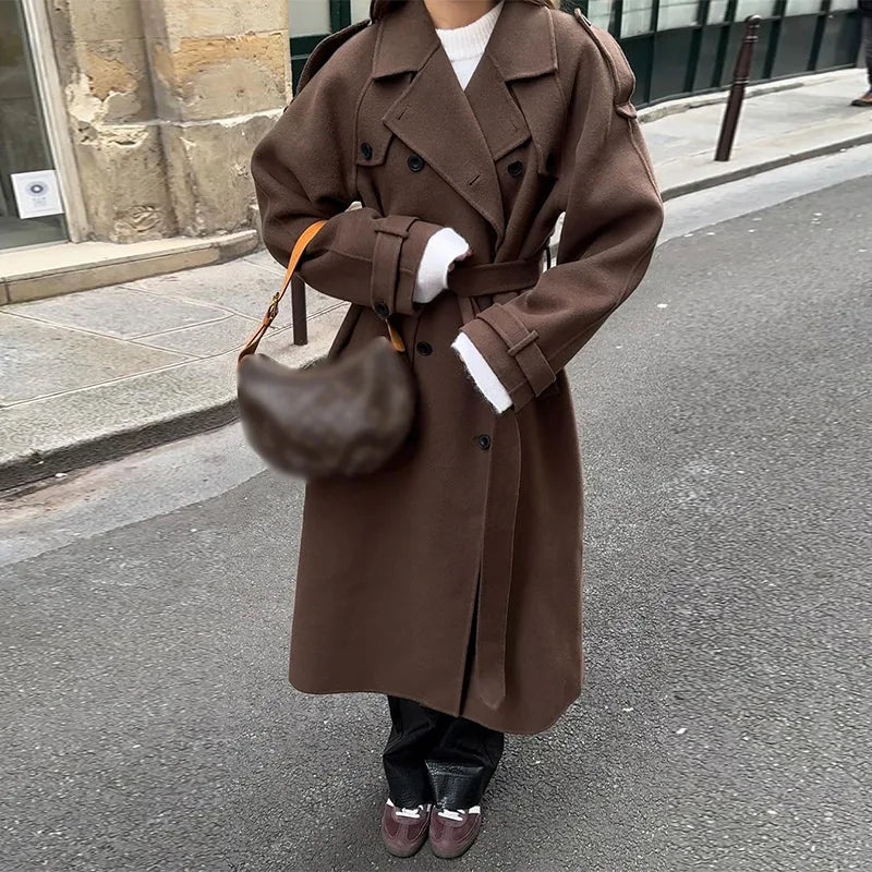 Trench femme long à ceinture, double boutonnage et col à revers 1