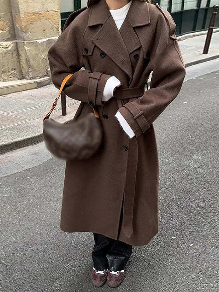 Trench femme long à ceinture, double boutonnage et col à revers 4