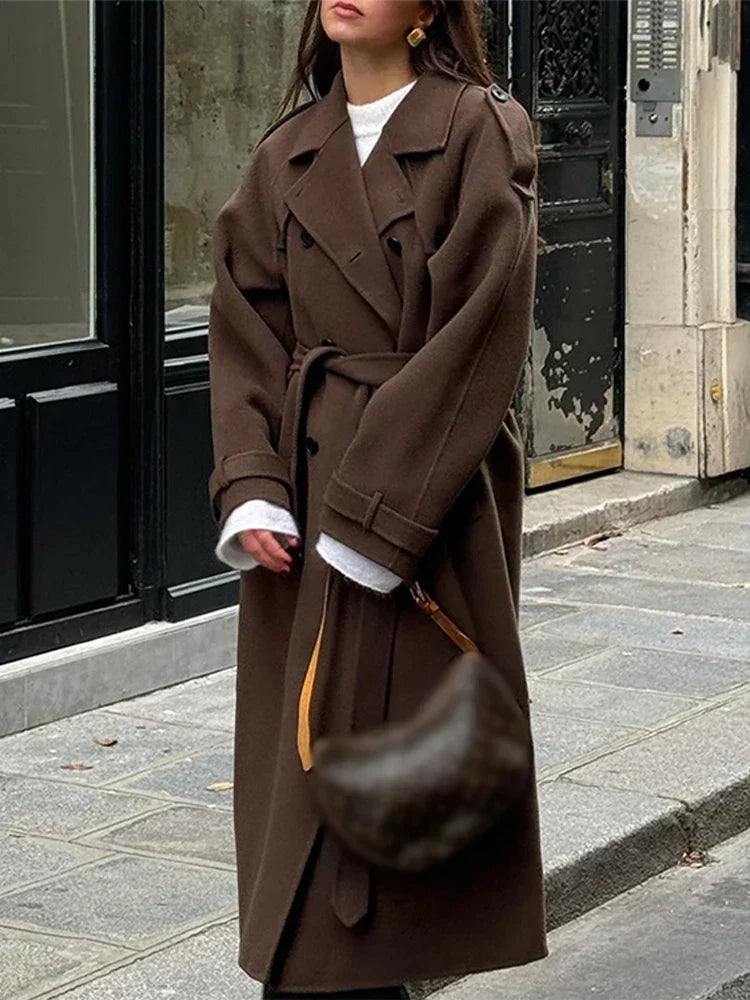 Trench femme long à ceinture, double boutonnage et col à revers 5
