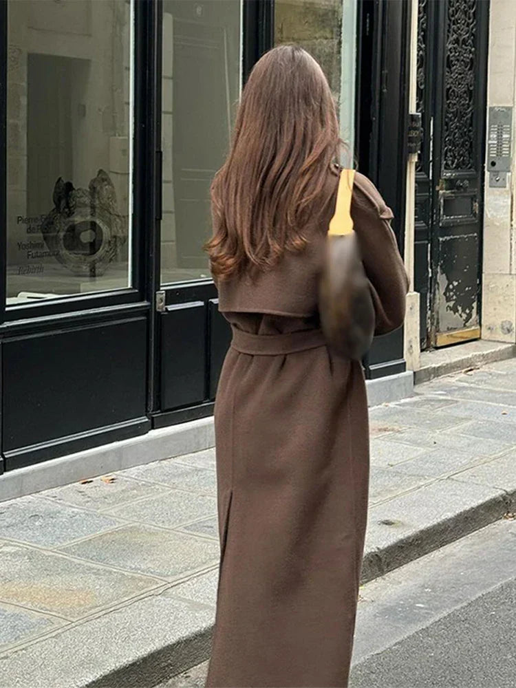 Trench femme long à ceinture, double boutonnage et col à revers 7