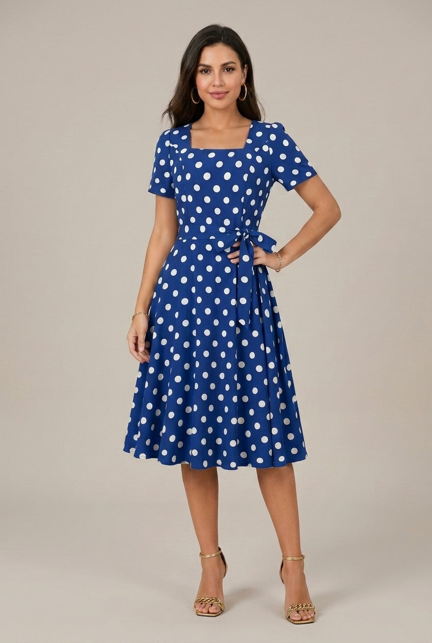 Solène – Robe midi portefeuille à pois, col carré et manches courtes femme