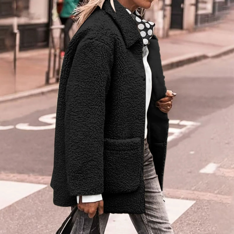 Veste courte femme en fausse fourrure à col cranté et poches 7