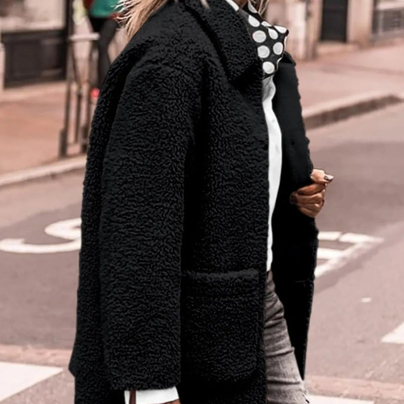 Veste courte femme en fausse fourrure à col cranté et poches 9