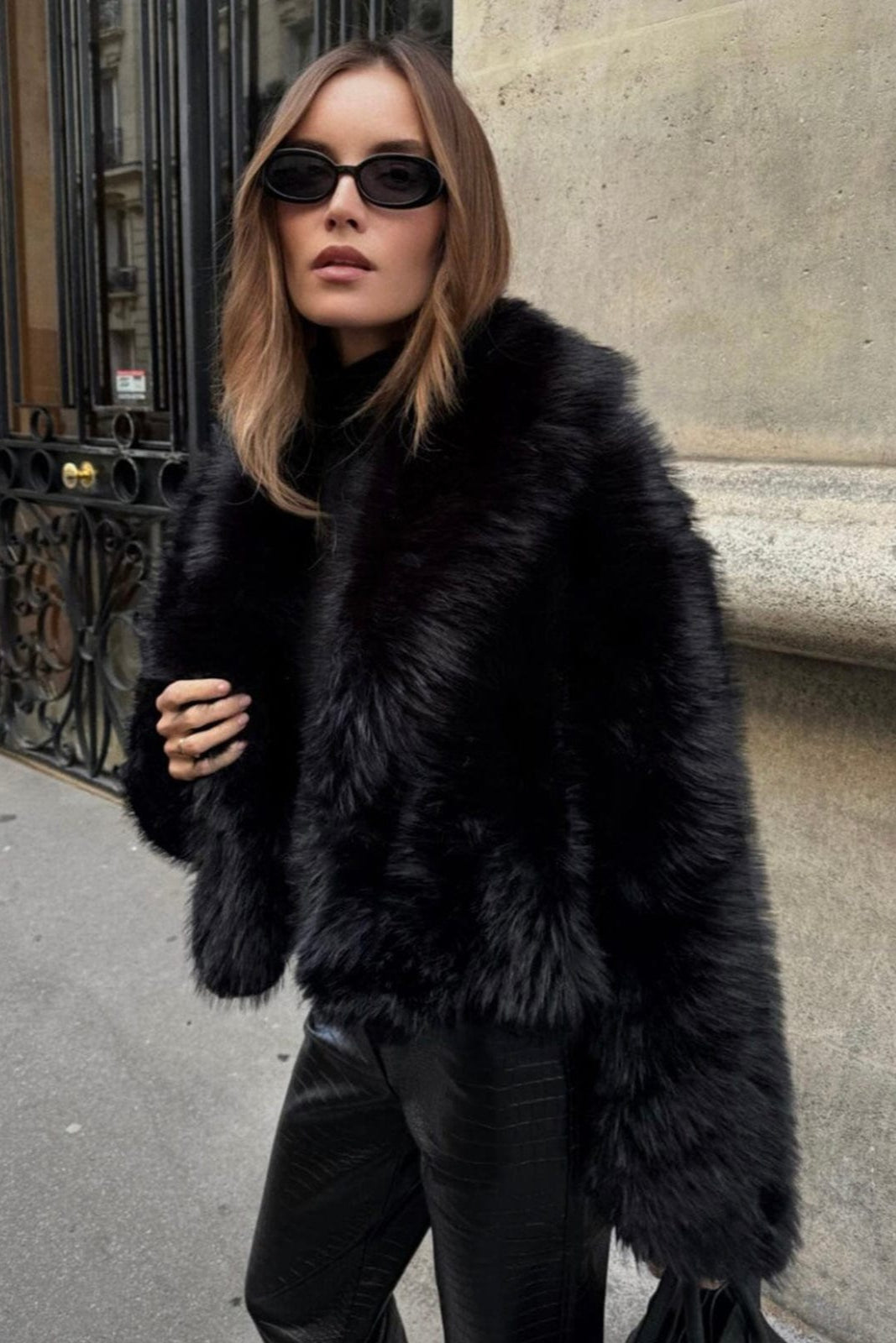 Veste en fausse fourrure femme courte et légère à doublure douce 1