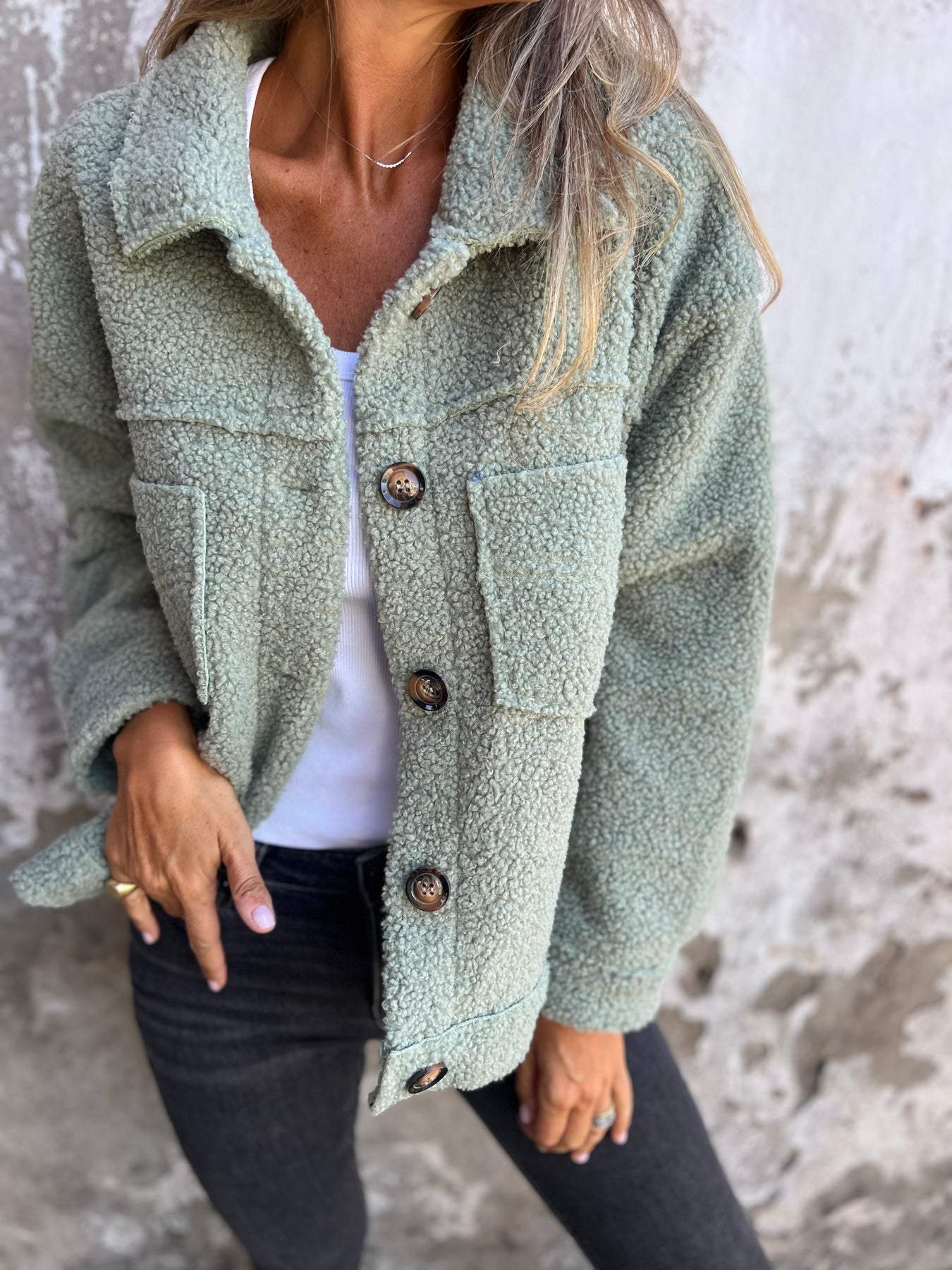 Veste mi-saison femme boutonnée à col à revers et poches pratiques 1