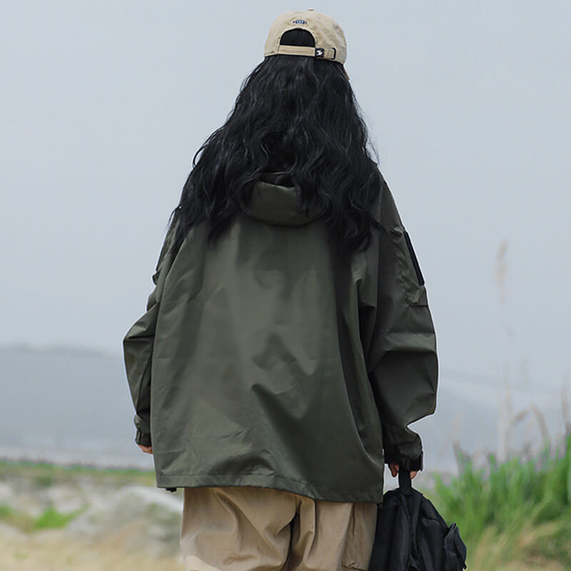 Veste outdoor femme à capuche déperlante et coupe-vent 4