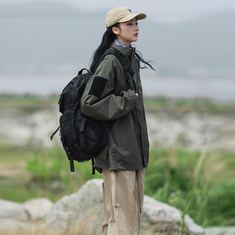 Veste outdoor femme à capuche déperlante et coupe-vent 5
