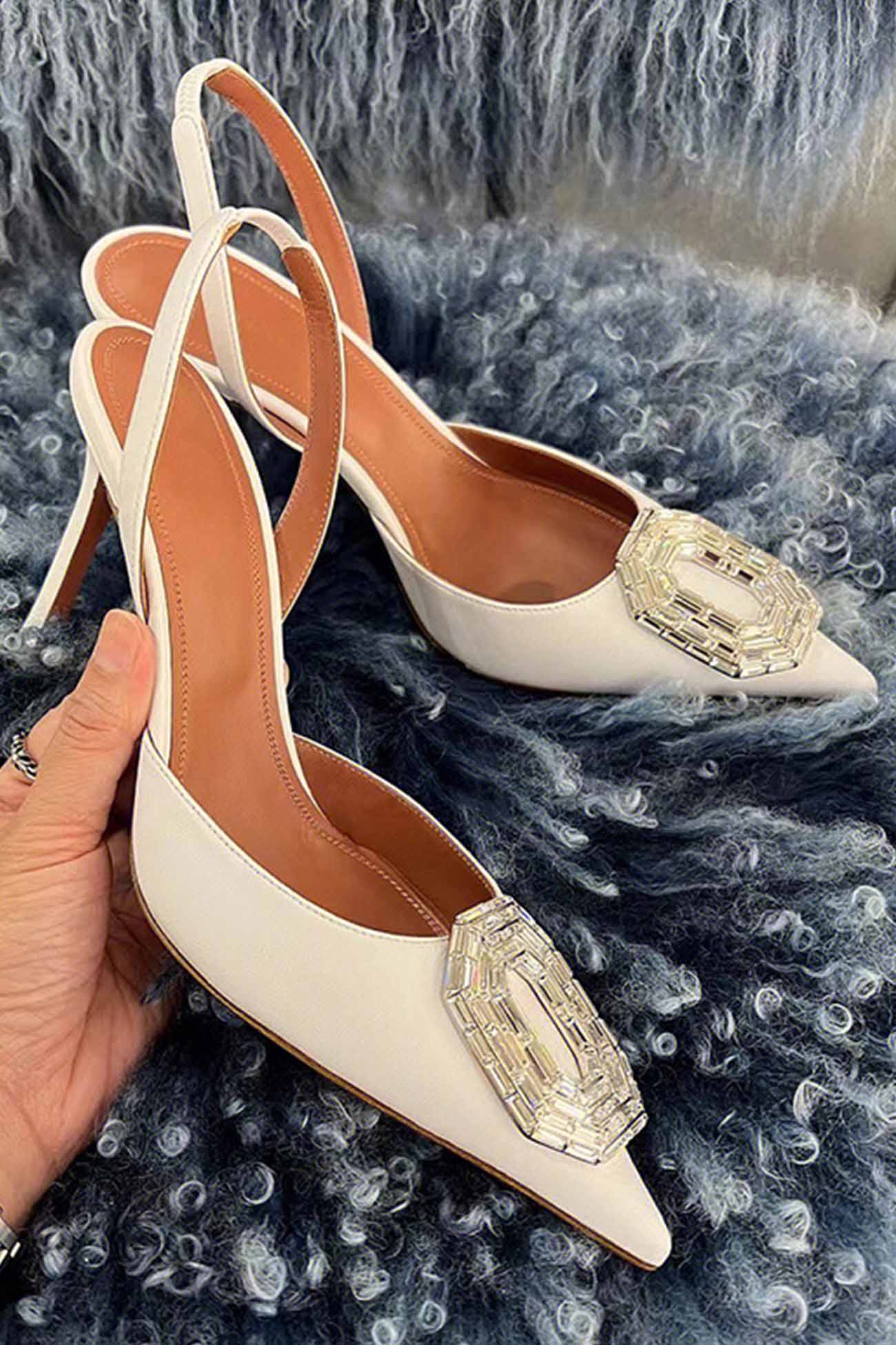Éléa – Escarpins Pointus à Strass Ovales et Talon Haut